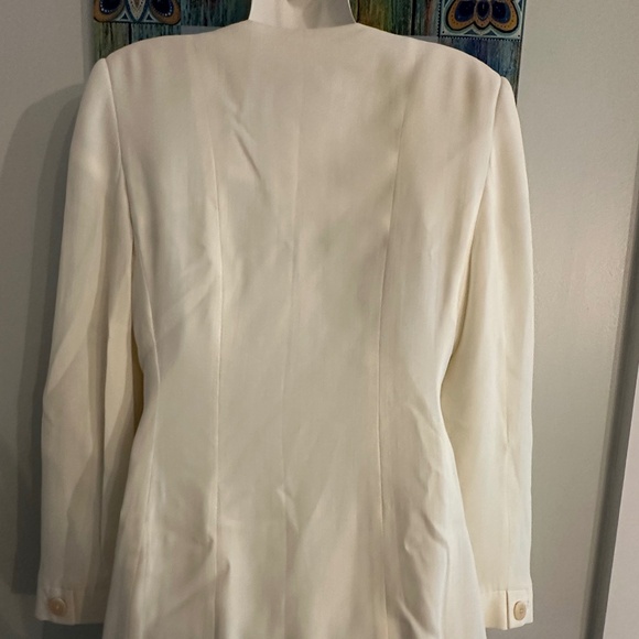 A GIORGIO ARMANI WHITE JDOUBLE BREASTED JACKET - Picture 2 of 7